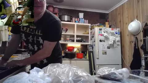 Snapshot of cookieliquor chatting on 09-30-25, 07:08 Cookie - I do cooking streams occasionally. Next stream  online show from 09-30-25, 07:08