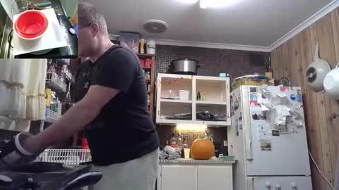 Snapshot of cookieliquor chatting on 10-27-25, 09:52 Cookie - I do cooking streams occasionally. Next stream  online show from 10-27-25, 09:52