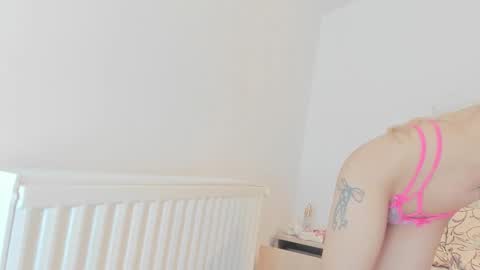 Snapshot of coquette_petite chatting on 12-17-25, 08:59 coquette_petite online show from 12-17-25, 08:59