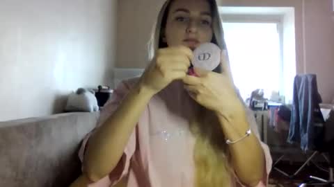 Snapshot of cora_fora chatting on 09-18-25, 11:23 cora_fora online show from 09-18-25, 11:23