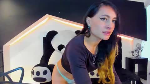 Coral  online show from 01-29-25, 01:28