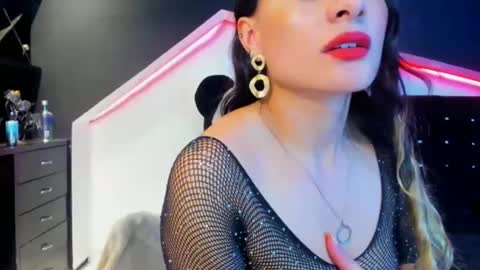 Coral  online show from 02-17-25, 06:59