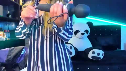 Coral  online show from 02-21-25, 12:39