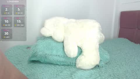 Snapshot of coraline_fox2 chatting on 10-25-25, 02:56 coraline online show from 10-25-25, 02:56