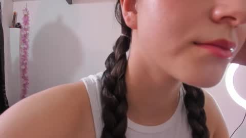 Coraline uwu     Bienvenidos al dulce mundo de Coraline    Hola amores soy Coraline  Una chica  tierna juguetona online show from 11-26-25, 09:05