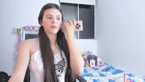 Coraline uwu     Bienvenidos al dulce mundo de Coraline    Hola amores soy Coraline  Una chica  tierna juguetona online show from 01-12-26, 03:23