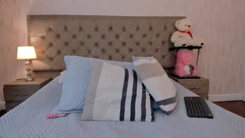 corinabrown_ online show from 02-09-25, 05:54