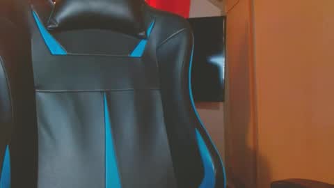 Snapshot of cosmicjones88 chatting on 01-20-25, 05:04 cosmicjones88 online show from 01-20-25, 05:04