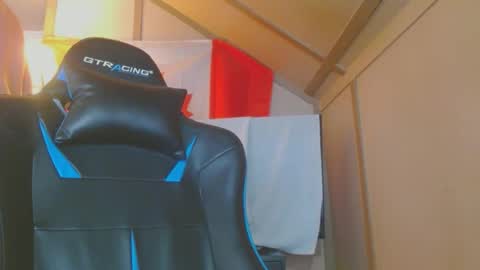 Snapshot of cosmicjones88 chatting on 02-17-25, 08:36 cosmicjones88 online show from 02-17-25, 08:36