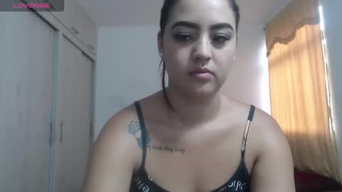  ALEJANDRO Y EMILY  online show from 10-10-25, 01:43