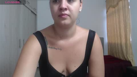 Snapshot of couple_sexandlove chatting on 10-24-25, 11:17 ALEJANDRO Y EMILY online show from 10-24-25, 11:17