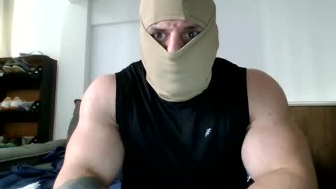 couplemuscle40 online show from 09-10-25, 12:16