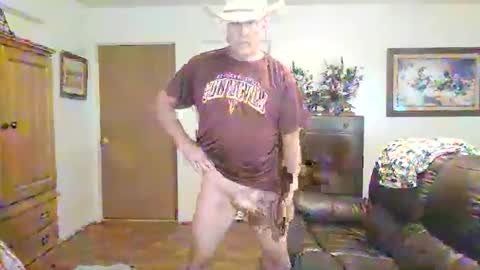 Snapshot of cowboy_hardware chatting on 01-06-26, 04:11 Cowboy Hardware online show from 01-06-26, 04:11