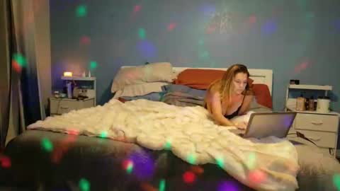 CraveUsXo online show from 02-16-26, 04:08