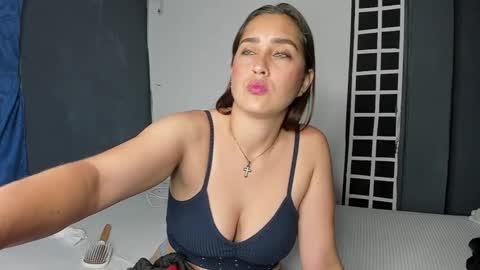 Snapshot of crazy_acouple_donpillo chatting on 02-23-25, 08:33 crazy_acouple_donpillo online show from 02-23-25, 08:33