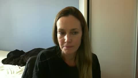 Anny online show from 10-20-25, 04:07