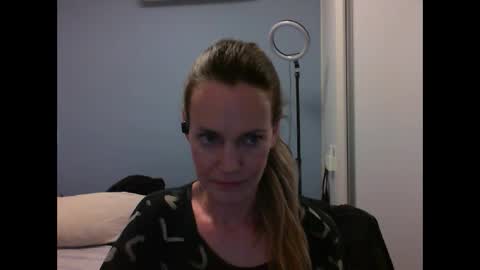 Anny online show from 10-29-25, 12:35