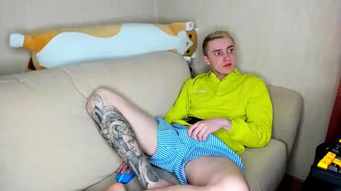 Snapshot of crazybottom99 chatting on 02-26-25, 05:07 Alex online show from 02-26-25, 05:07