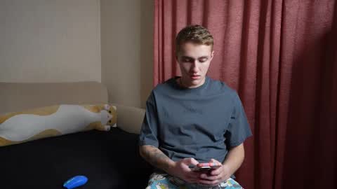 Snapshot of crazybottom99 chatting on 10-12-25, 05:34 Alex online show from 10-12-25, 05:34