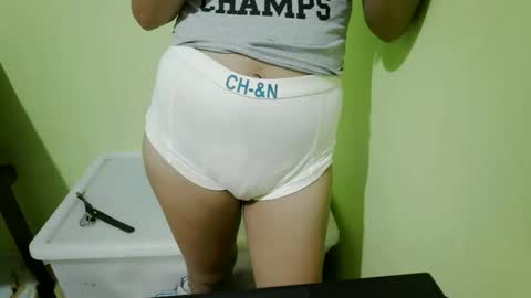 Snapshot of crazychicks4u chatting on 11-15-25, 02:35 crazychicks4u online show from 11-15-25, 02:35