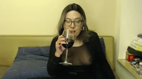 Snapshot of crazychika chatting on 01-06-25, 05:38 Kelly   online show from 01-06-25, 05:38