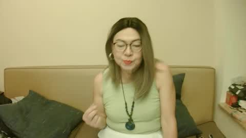 Snapshot of crazychika chatting on 10-12-25, 03:33 Kelly   online show from 10-12-25, 03:33