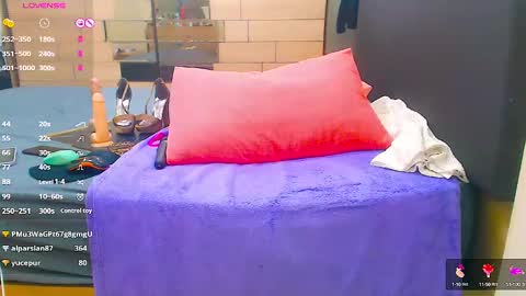 Snapshot of crazycouple034 chatting on 01-18-25, 07:37 crazycouple034 online show from 01-18-25, 07:37