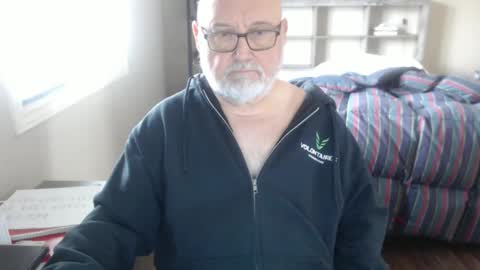 Creamormilk online show from 12-18-25, 02:23