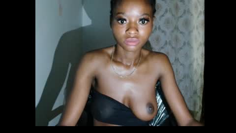 Snapshot of creamy_girl2 chatting on 01-12-26, 05:45 Creamy girl2 online show from 01-12-26, 05:45
