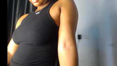 Snapshot of creamy_juicypussy chatting on 09-17-25, 11:01 Lady jasmine online show from 09-17-25, 11:01