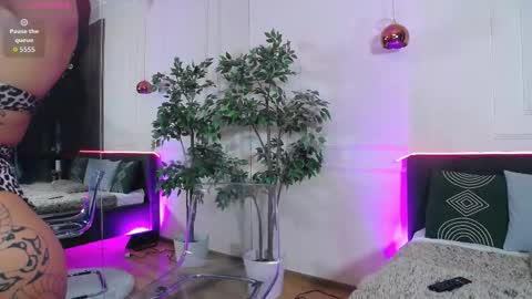 Sophie online show from 10-27-25, 12:31