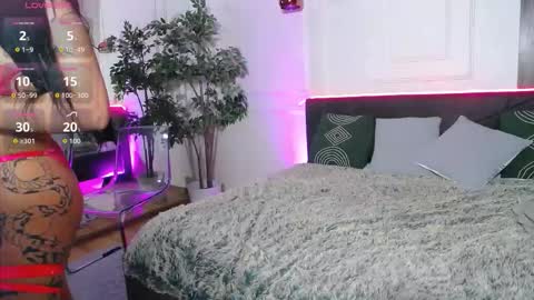 Sophie online show from 10-28-25, 07:01