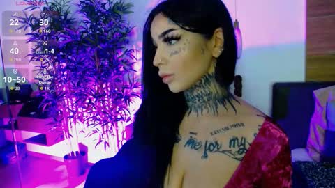 Snapshot of creamyinkk chatting on 01-09-26, 06:05 Sophie online show from 01-09-26, 06:05