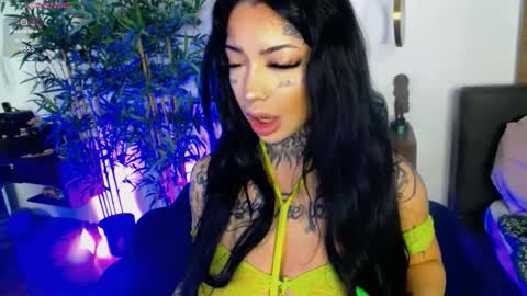 Snapshot of creamyinkk chatting on 02-02-26, 06:12 Sophie online show from 02-02-26, 06:12