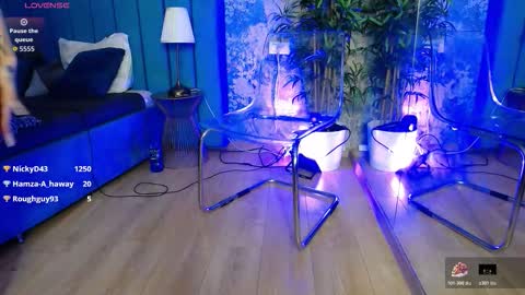 Snapshot of creamyinkk chatting on 02-15-26, 06:21 Sophie online show from 02-15-26, 06:21