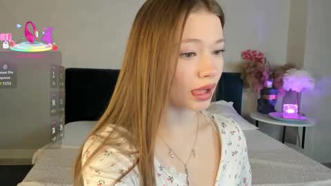 Snapshot of creepy_kittyy chatting on 11-10-25, 02:32 Kitty online show from 11-10-25, 02:32