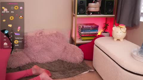 Snapshot of creme_dela_creme chatting on 01-05-25, 08:31 Quinn de la Creme online show from 01-05-25, 08:31