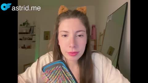 Snapshot of cringebutcute chatting on 10-22-25, 10:20 Astrid online show from 10-22-25, 10:20