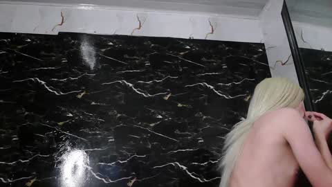 crislingery_doll online show from 01-25-25, 11:44