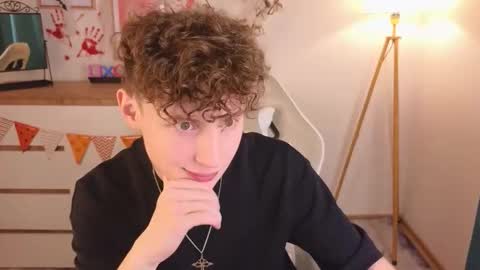 Snapshot of crisp1n chatting on 10-29-25, 03:47 Chris online show from 10-29-25, 03:47