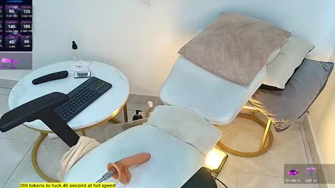 Snapshot of criss_evanss1 chatting on 09-24-25, 09:18  Criss Evans  online show from 09-24-25, 09:18