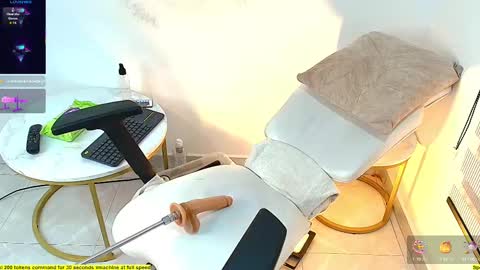 Snapshot of criss_evanss1 chatting on 10-03-25, 08:28  Criss Evans  online show from 10-03-25, 08:28