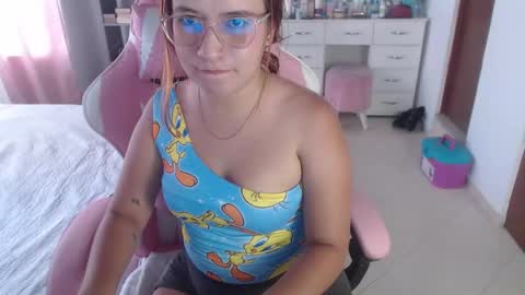 Snapshot of cristal_brown19 chatting on 09-23-25, 07:39 andrea online show from 09-23-25, 07:39