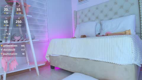 Snapshot of cristal_bunny chatting on 01-08-25, 03:29 Cristal online show from 01-08-25, 03:29