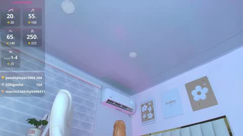 Snapshot of cristal_bunny chatting on 02-03-25, 03:42 Cristal online show from 02-03-25, 03:42