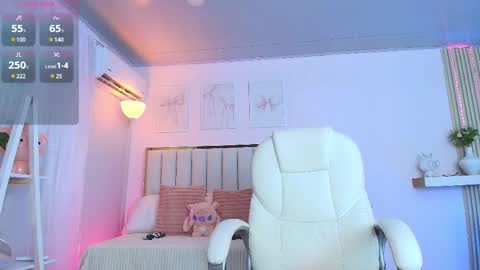 Snapshot of cristal_bunny chatting on 02-24-25, 03:44 Cristal online show from 02-24-25, 03:44