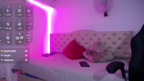 Snapshot of cristal_horny19 chatting on 02-10-25, 09:14 Milena online show from 02-10-25, 09:14