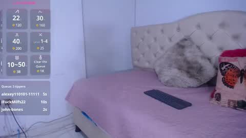 Snapshot of cristal_horny19 chatting on 02-23-25, 06:17 Milena online show from 02-23-25, 06:17