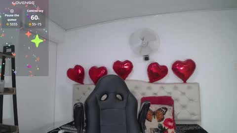 Snapshot of cristal_horny19 chatting on 09-24-25, 10:46 Milena online show from 09-24-25, 10:46