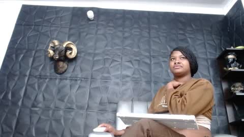 Snapshot of cristal_smith06 chatting on 10-13-25, 11:43 Hanna online show from 10-13-25, 11:43